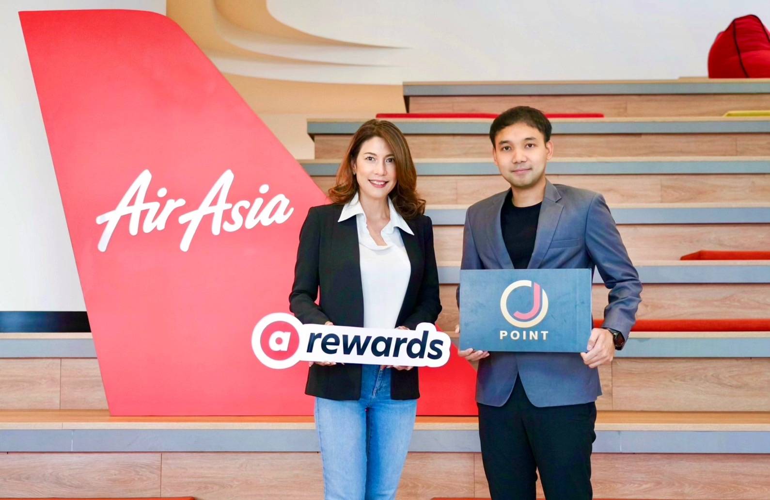 กลุ่มเจมาร์ท_ผู้บริหาร J Point X AirAsia.jpg