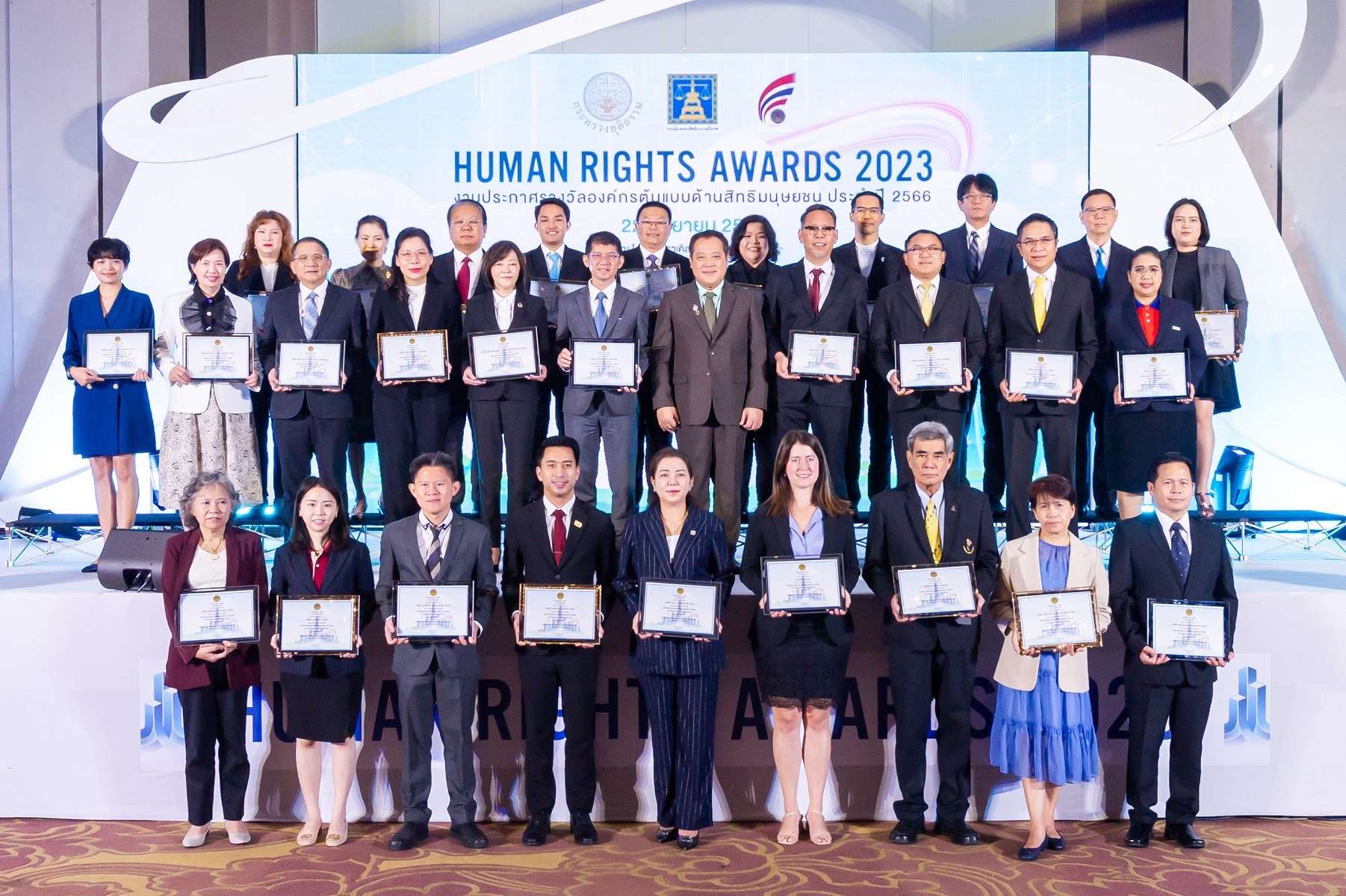 DMT คว้ารางวัล “องค์กรต้นแบบด้านสิทธิมนุษยชน ประจำปี 2566” ระดับดี  สะท้อนการกำกับดูแลกิจการที่ดี มุ่งสร้างองค์กรและสังคมที่ยั่งยืน