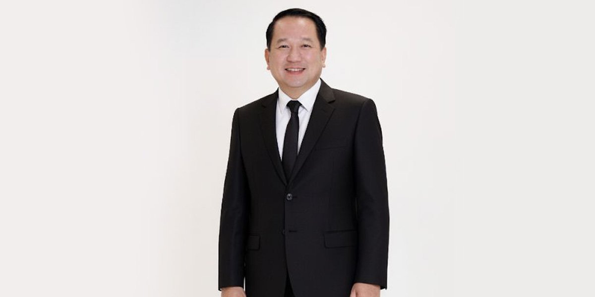 คุณประเสริฐ แต่ดุลยสาธิต ประธานเจ้าหน้าที.jpg