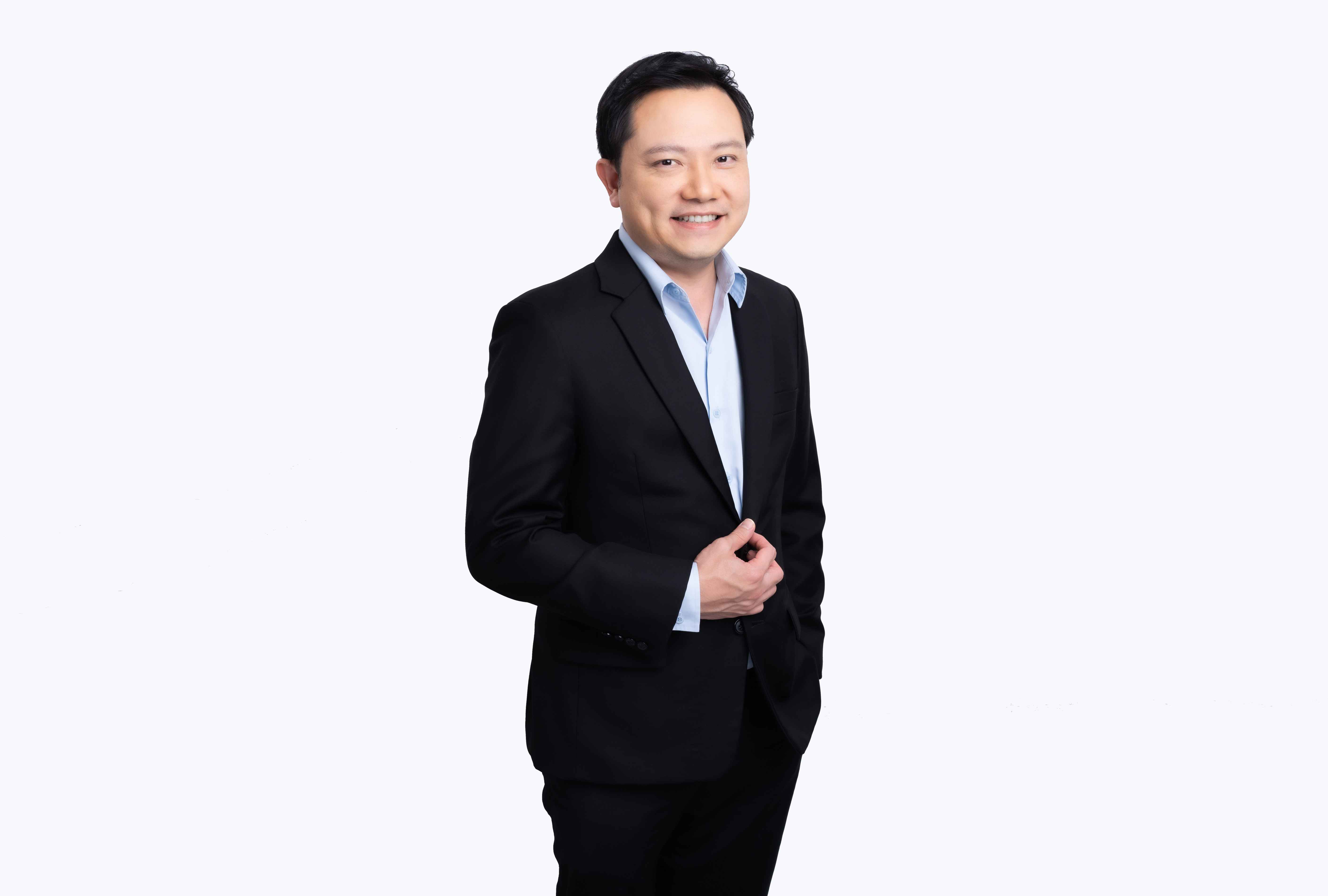 K ธัชพล CEO HL_0.jpg