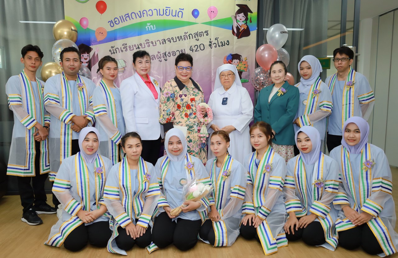 ผู้บริหาร TM ร่วมแสดงความยินดีนักเรียนการบริบาลรุ่นที่ 2