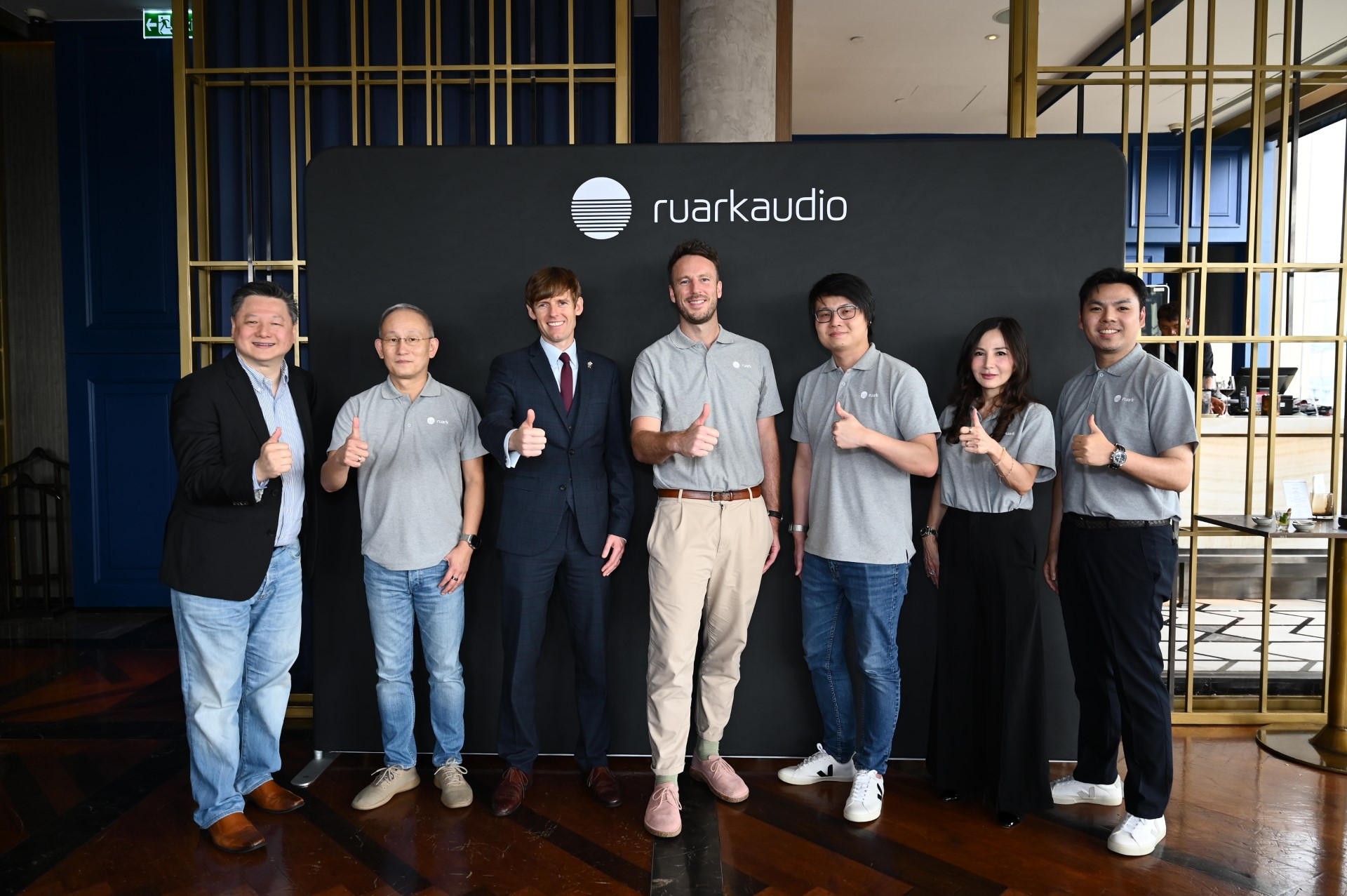 CPW ภูมิใจเสนอ RUARK AUDIO ลำโพงและวิทยุตั้งโต๊ะอัจฉริยะ