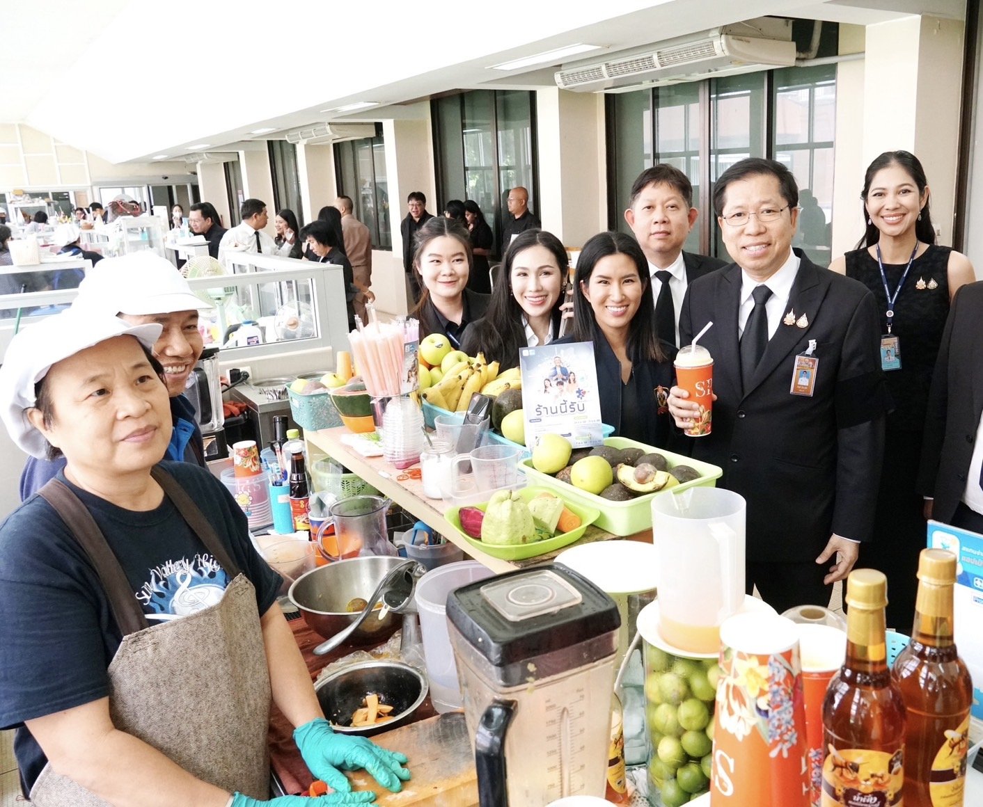 ตลาดริมคลองทำเนียบรัฐบาลคึกคัก! ประชาชนแห่ใช้สิทธิ ‘คนละครึ่งพลัส’ วันแรก