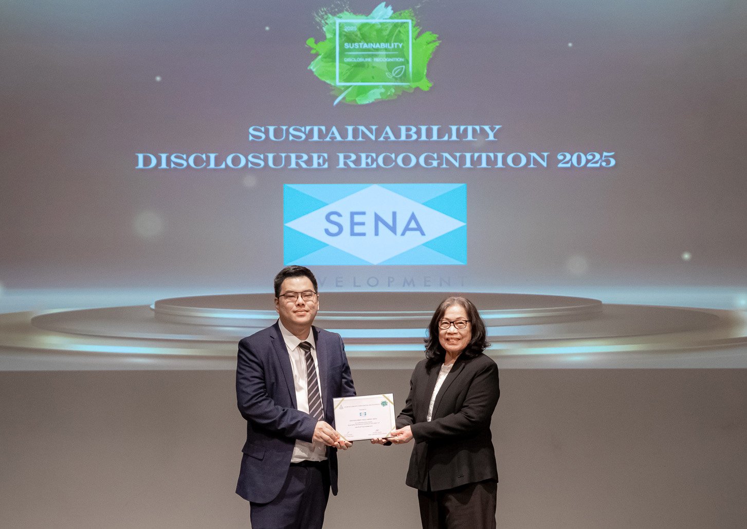 กลุ่มบริษัทเสนา ตอกย้ำผู้นำการอยู่อาศัยอย่างยั่งยืน รับรางวัล Sustainability Disclosure Award ปี 2568