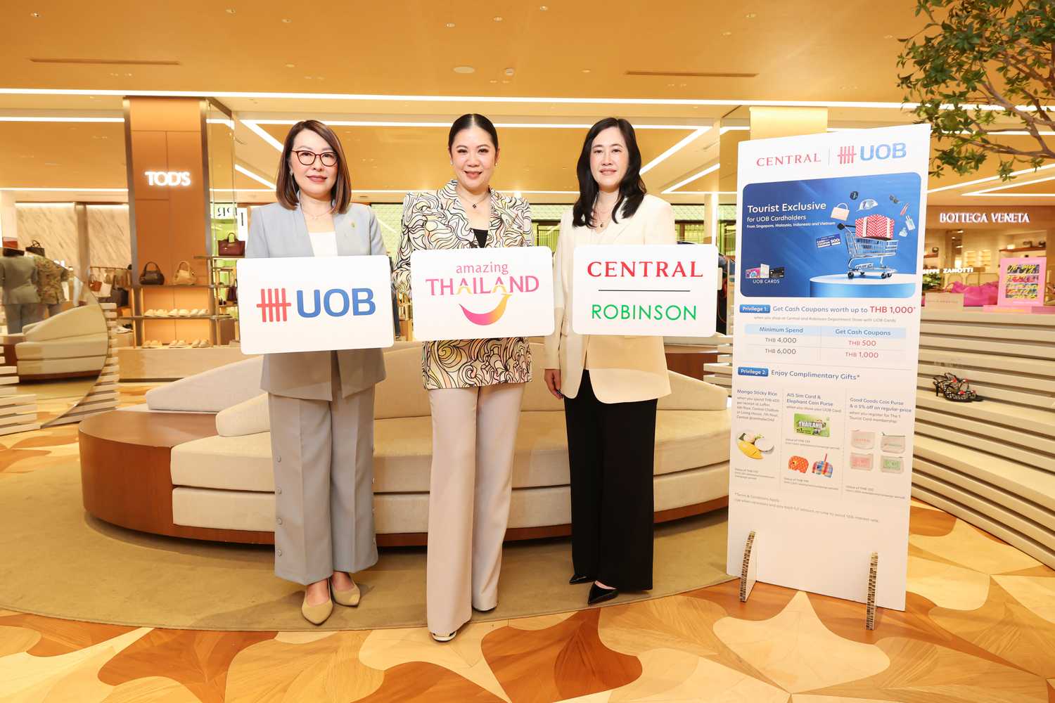 ยูโอบี ผนึกกำลังห้างเซ็นทรัลและโรบินสัน เปิดแคมเปญใหญ่ ‘Tourist Exclusive’  ดึงนักช้อปทั่วโลกเที่ยวไทยหนุนเศรษฐกิจครึ่งปีหลัง