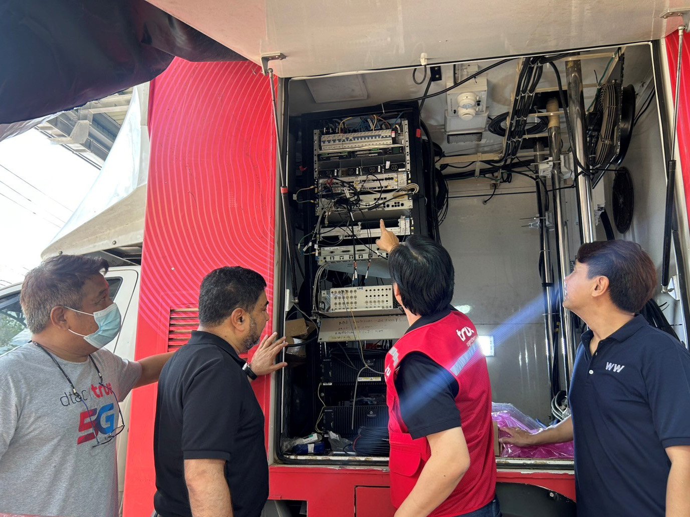 ทรู คอร์ปอเรชั่น ระดมทีมปฏิบัติการกู้โครงข่ายหาดใหญ่ เพื่อกลับมาสื่อสารได้เต็มประสิทธิภาพโดยเร็วที่สุด