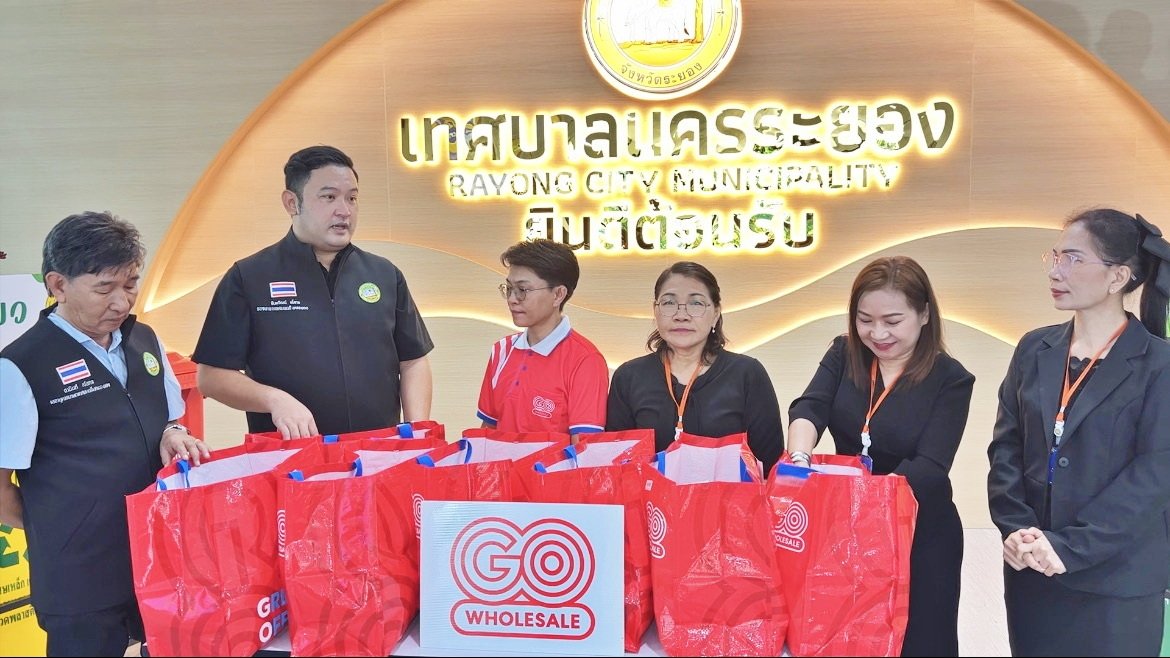 โก โฮลเซลล์ เข้มนโยบาย ESG ปลุกพลังชุมชนรักษ์สิ่งแวดล้อม  เดินหน้ามอบถังขยะแก่เทศบาลนครระยอง