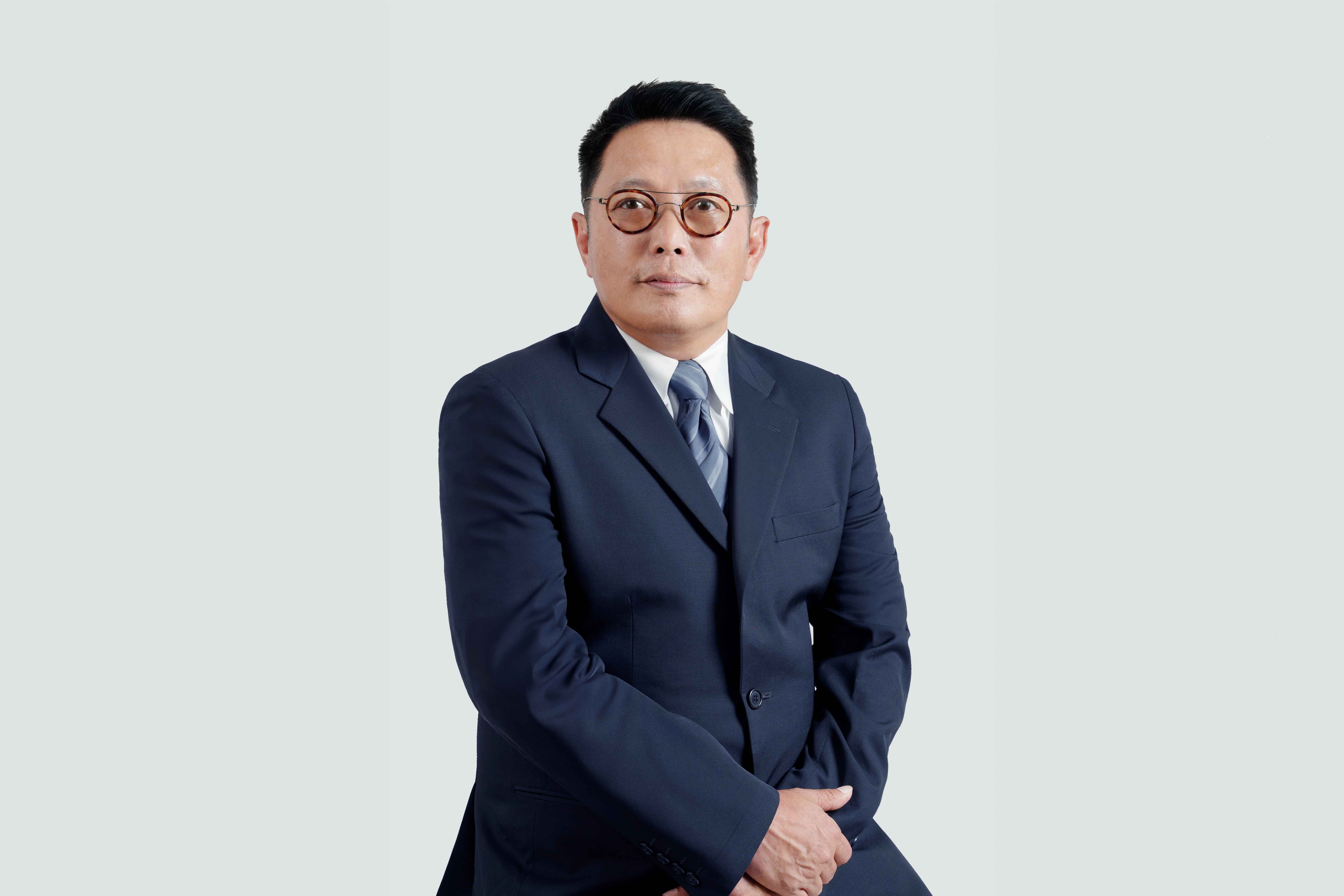 คุณดรงค์ CEO TITLE (1).jpg