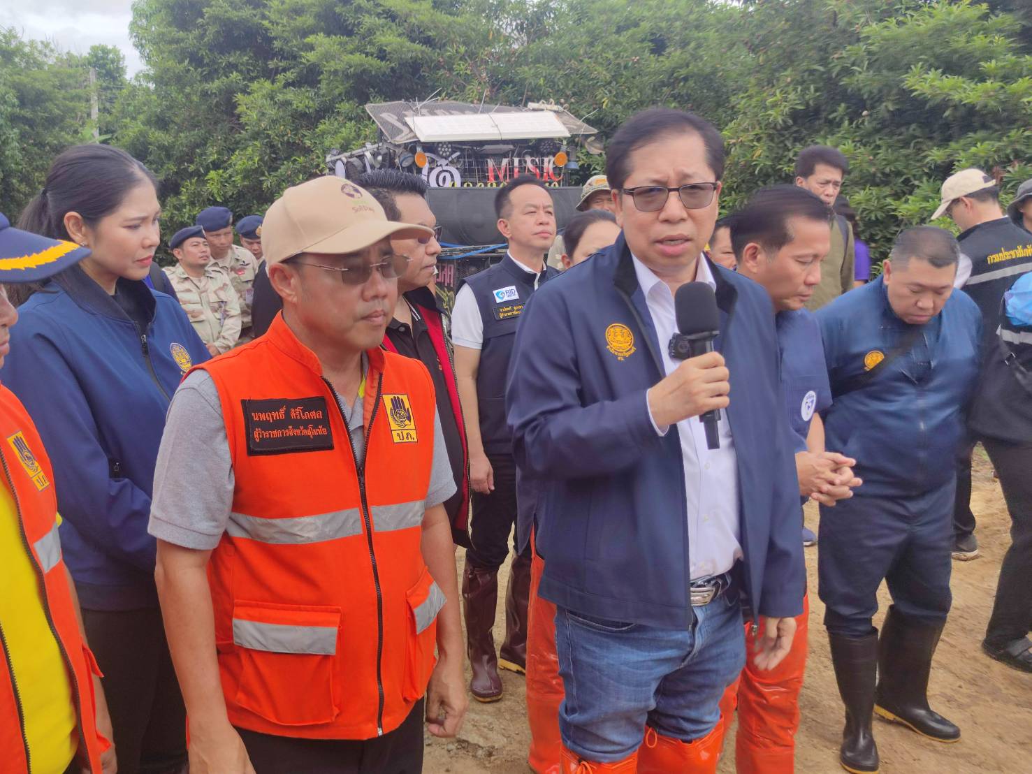 “สันติ ปิยะทัต” ลงพื้นที่สุโขทัย–พิษณุโลก ลุยน้ำท่วม ช่วยประชาชน–เดินหน้าวางเกมแก้ปัญหาน้ำอย่างยั่งยืน