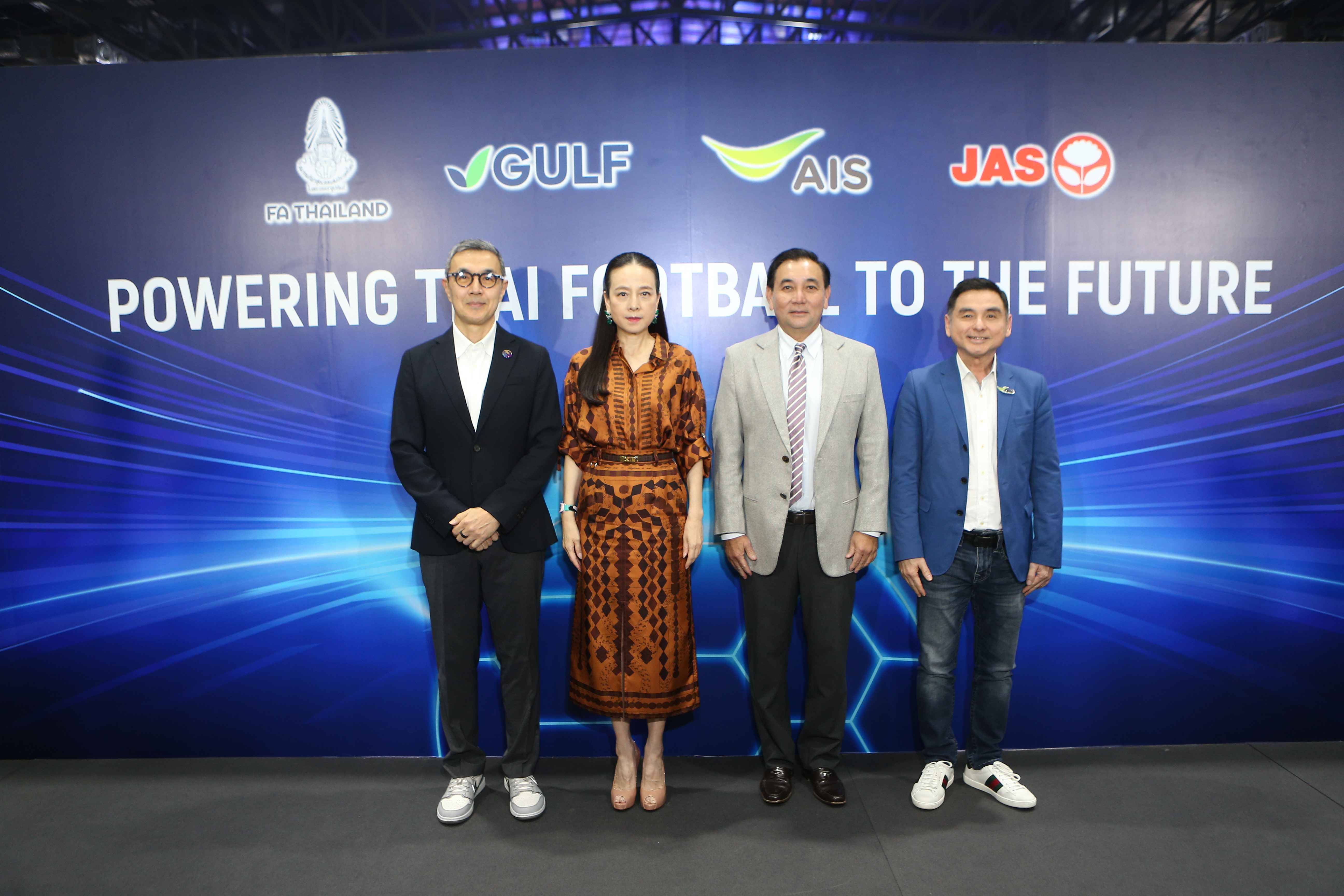 GULF, AIS และ JAS ผนึกกำลังคว้าลิขสิทธิ์ถ่ายทอดสดไทยลีกยิงสดครบทุกลีก นำเทคโนโลยียกระดับ พัฒนากีฬาไทย สู่ระดับโลก