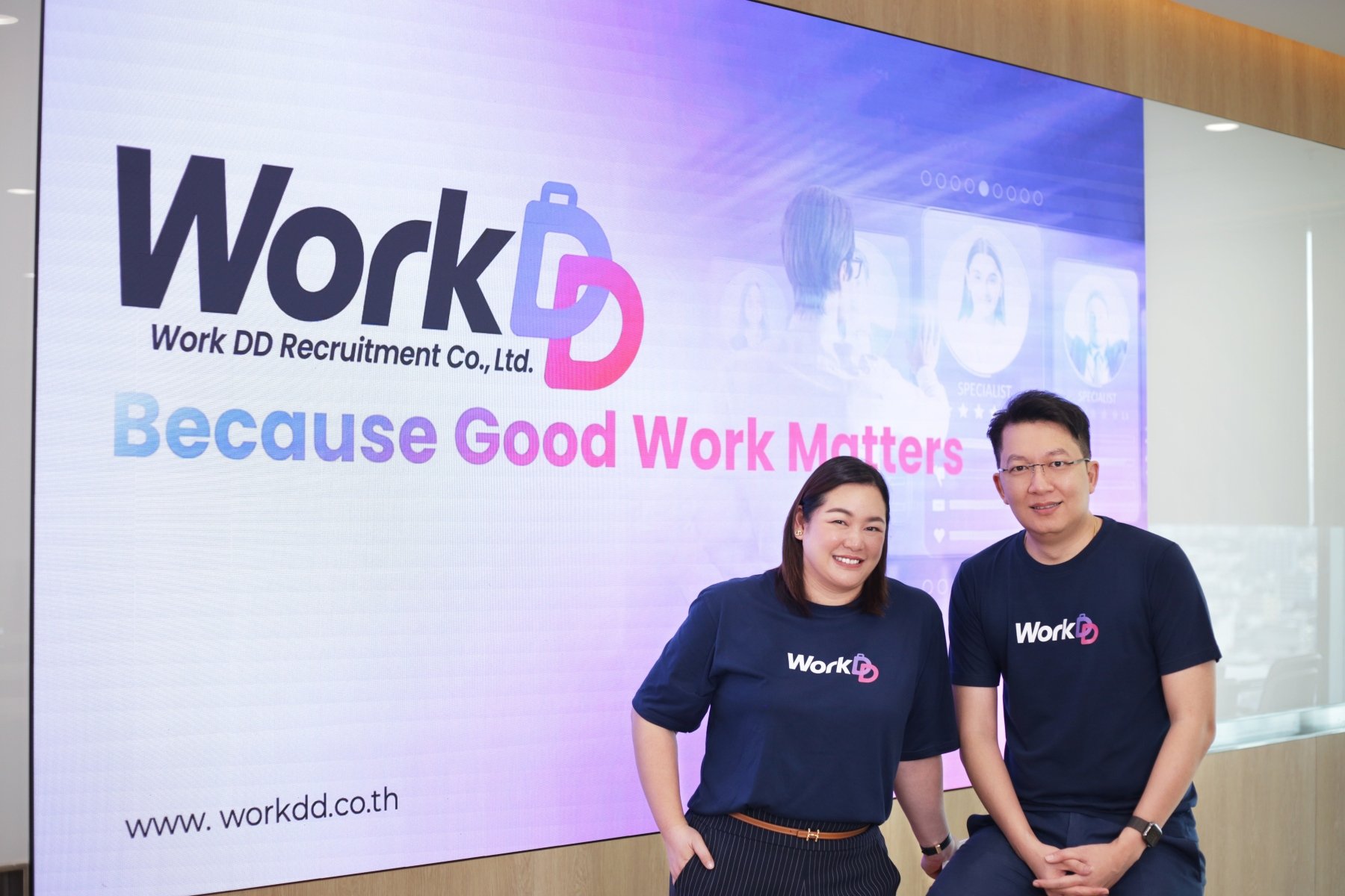 1. Work DD Recruitment_คุณสิริวัฒน์ (ขวา) และคุณสุภาภรณ์ (ซ้าย).jpg
