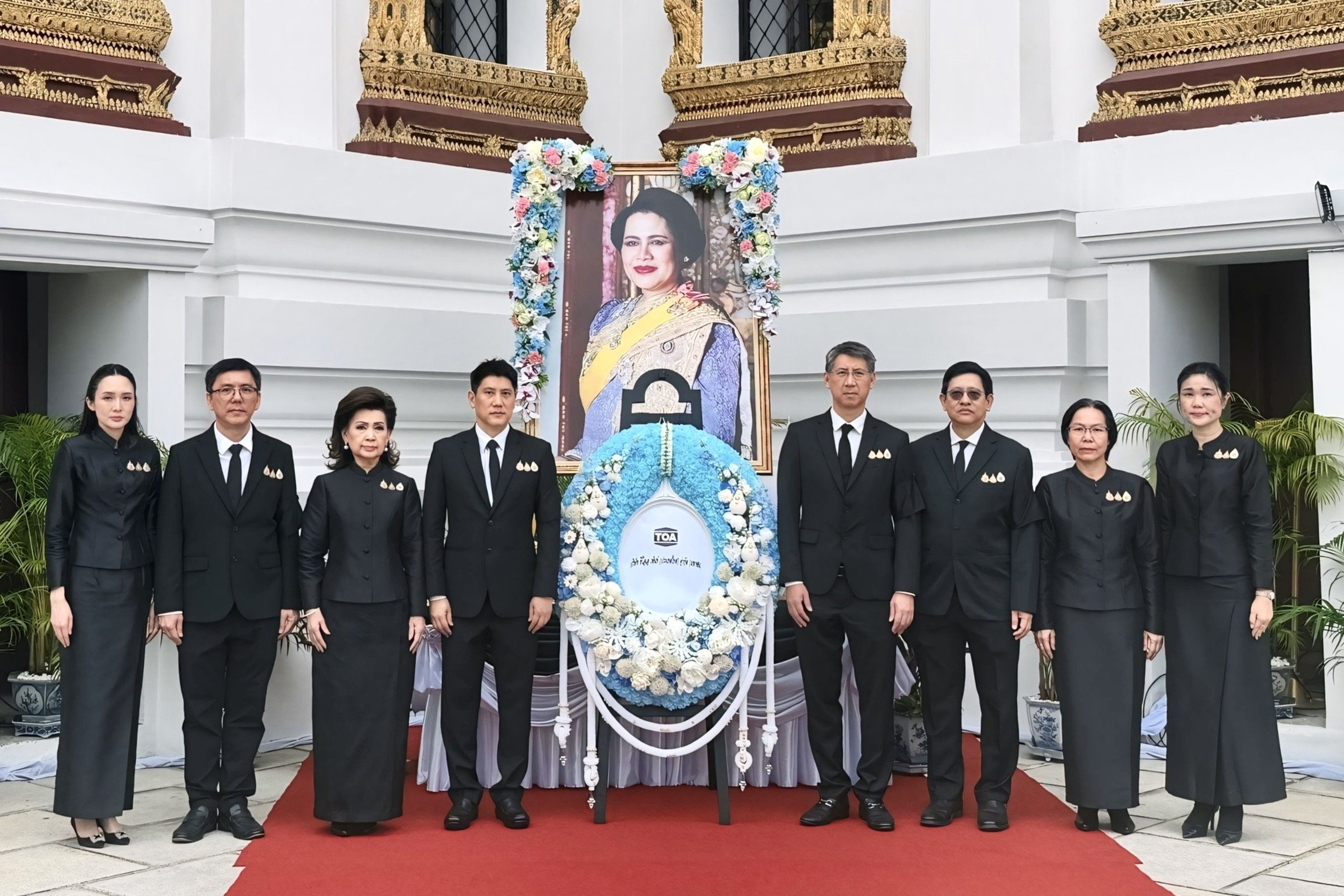 TOA น้อมใจถวายสักการะพระบรมศพ และลงนามถวายความอาลัยแด่ ‘สมเด็จพระนางเจ้าสิริกิติ์ พระบรมราชินีนาถ พระบรมราชชนนีพันปีหลวง’