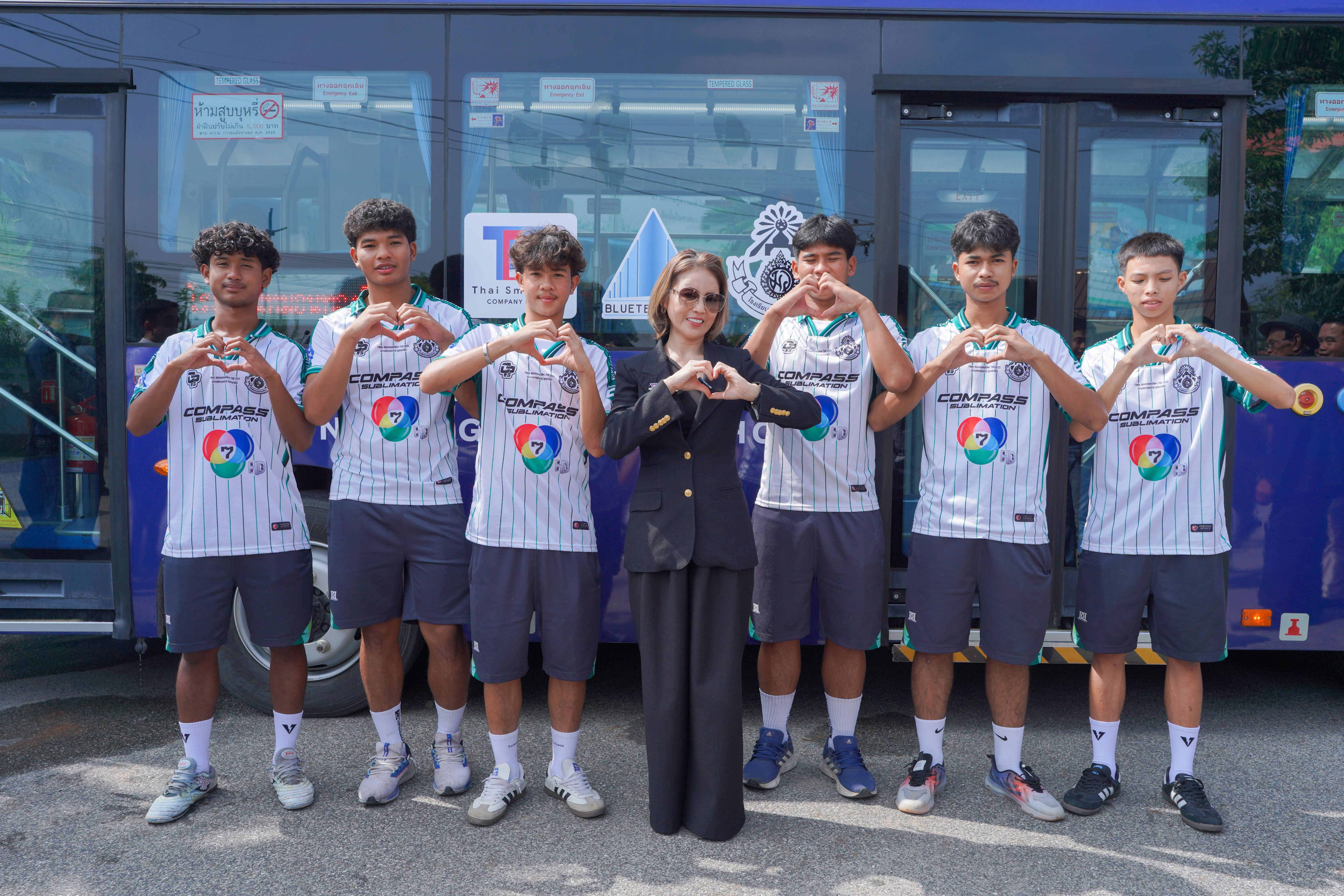 TSB ส่งมอบรถสานฝัน EV Bus สานฝันให้ 'หมอนทองวิทยา'