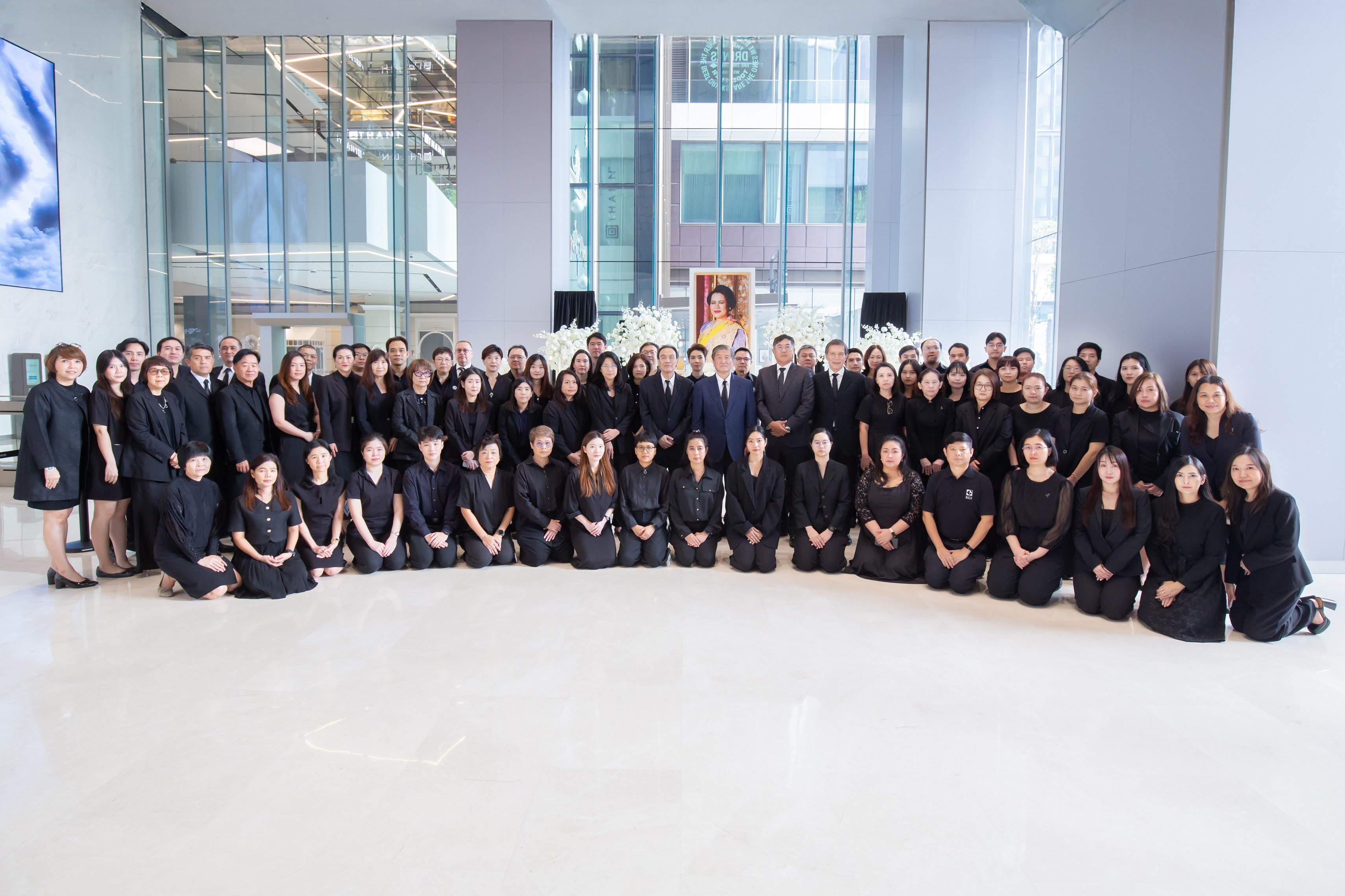 KGI น้อมถวายความอาลัยเบื้องหน้าพระฉายาลักษณ์ สมเด็จพระนางเจ้าสิริกิติ์ พระบรมราชินีนาถ พระบรมราชชนนีพันปีหลวง