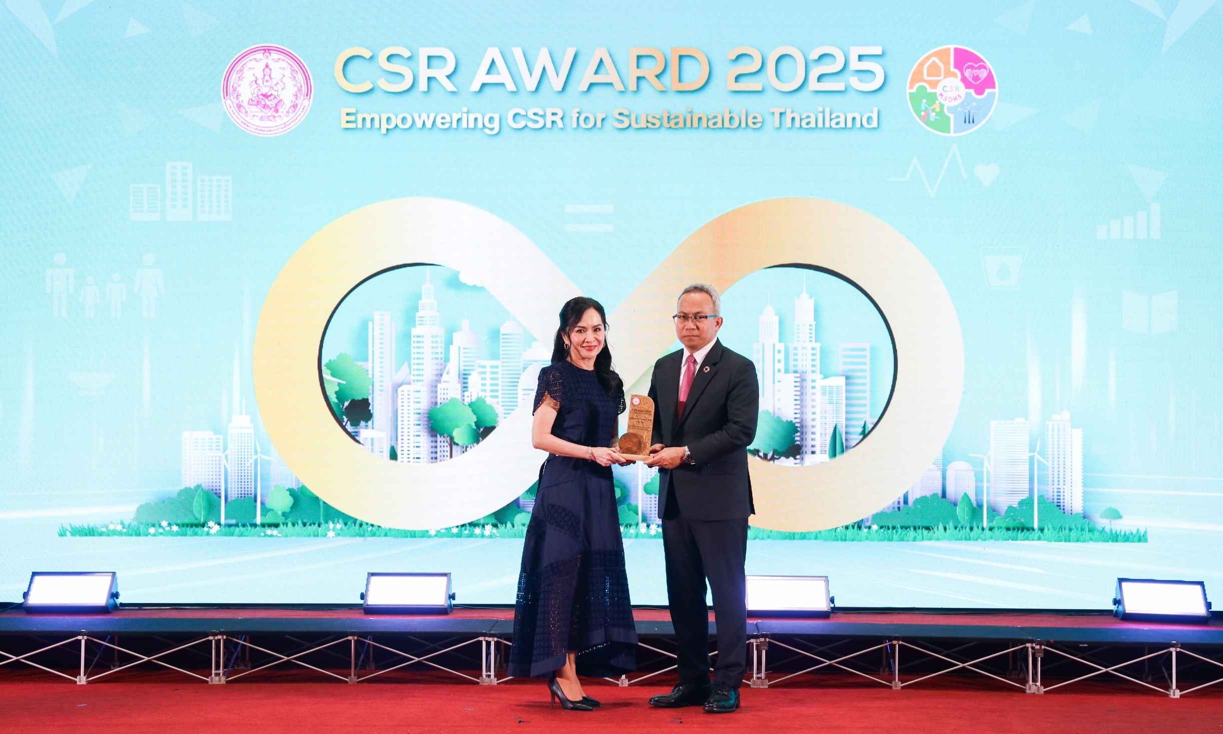หนึ่งเดียวของธุรกิจประกันภัย “ฟอลคอนประกันภัย” คว้ารางวัล “CSR Award 2025”  จาก กระทรวงการพัฒนาสังคมและความมั่นคงของมนุษย์ (พม.)