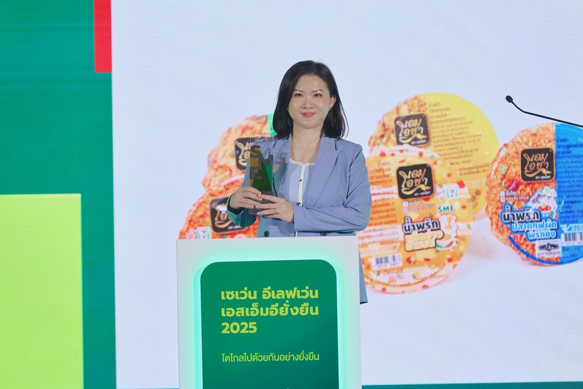 01.นางลดาวัลย์ เลห์มันน์ ผู้ก่อตั้งแบรนด์ เอมโอชา.jpeg