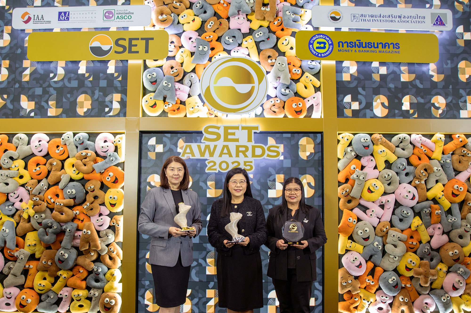 SABINA คว้า 3 รางวัลจากเวที SET Awards 2025