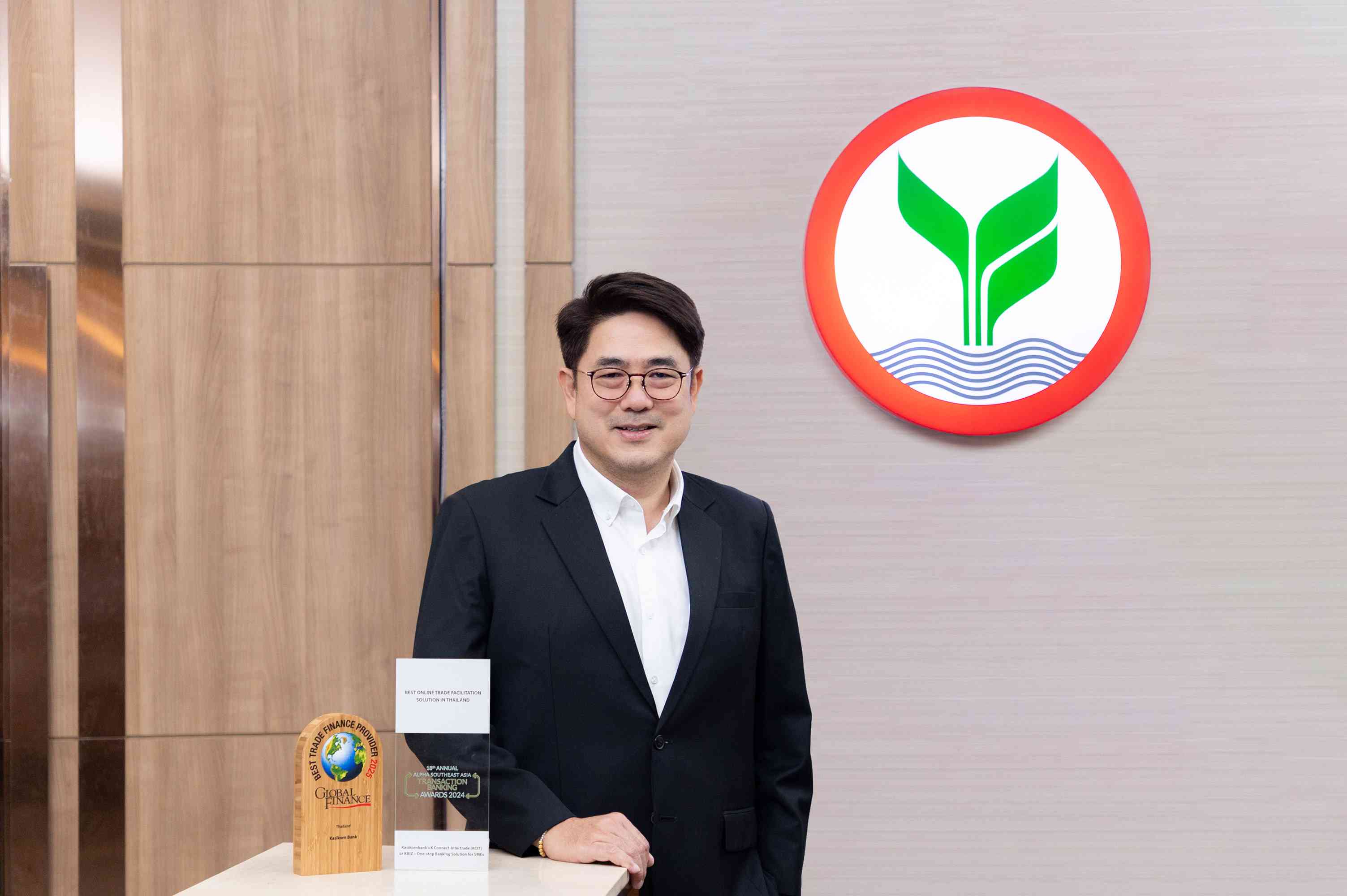 กสิกรไทย คว้า 2 รางวัลยอดเยี่ยมด้าน Trade Finance ตอกย้ำความเป็นผู้นำด้านดิจิทัลเพื่อธุรกิจการค้าระหว่างประเทศ