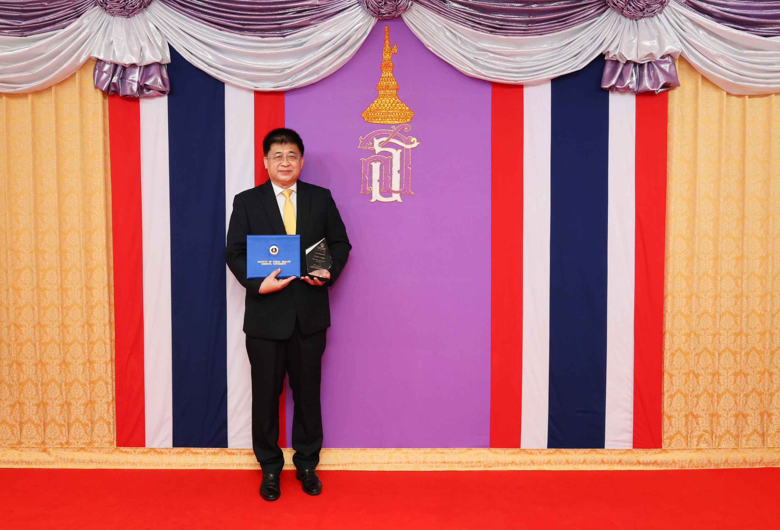 “กฤษฎา ประเสริฐสุโข” รับพระราชทานโล่เกียรติคุณ “ศิษย์เก่าดีเด่น ม.มหิดล”  จาก สมเด็จพระกนิษฐาธิราชเจ้า กรมสมเด็จพระเทพรัตนราชสุดาฯ สยามบรมราชกุมารี   เนื่องในวัน “มหิดล”