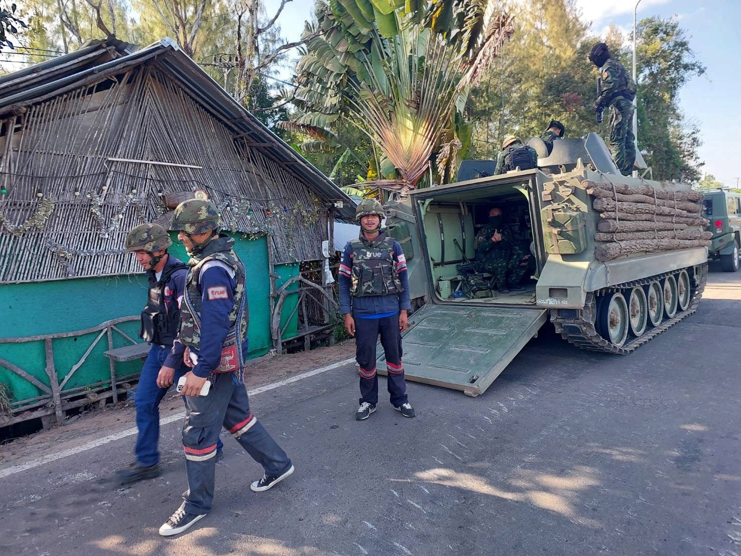 ทรู คอร์ปอเรชั่น เร่งลงพื้นที่ชายแดนไทย-กัมพูชาติดตามความเสียหายและกู้สัญญาณมือถือต่อเนื่อง ก่อนและหลังการเจรจาหยุดยิง