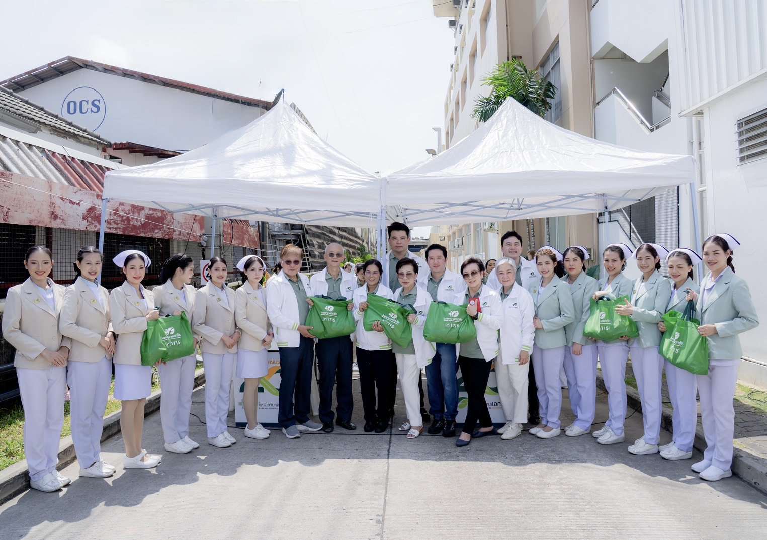 EKH ครบรอบ 20 ปี แจกข้าวสาร 999 ชุด ปันน้ำใจให้ประชาชนพื้นที่ จ.สมุทรสาคร