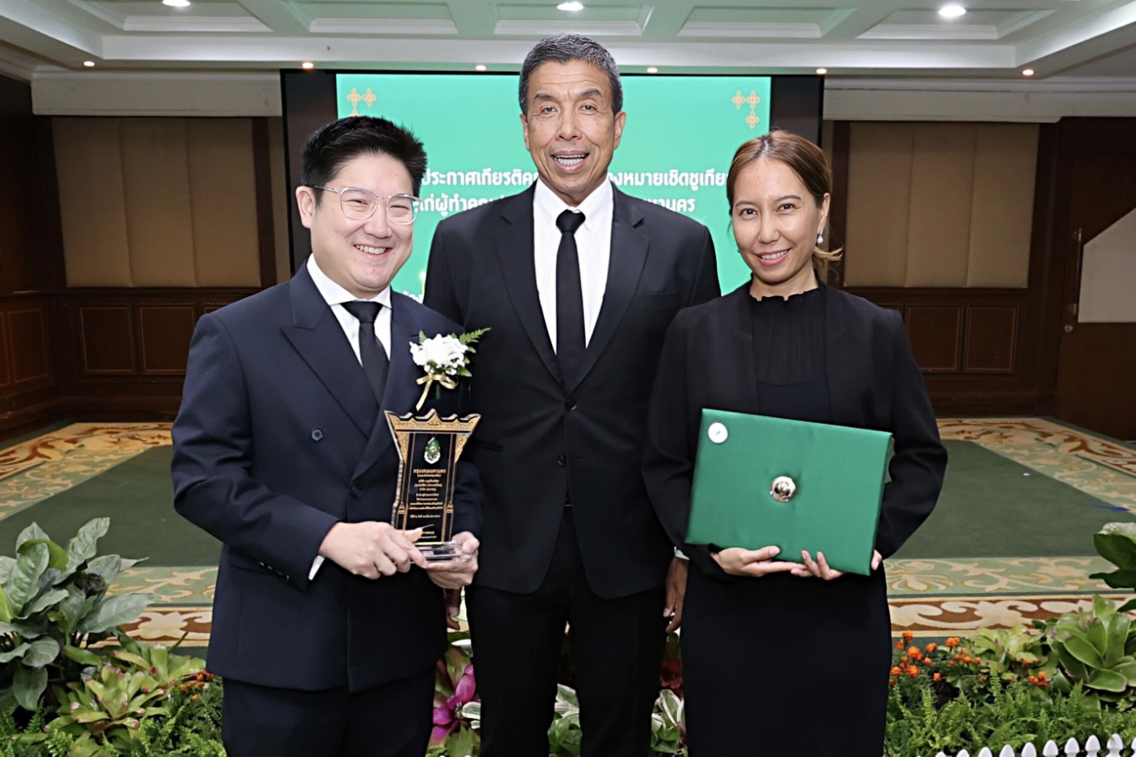 พรูเด็นเชียล ประเทศไทย รับรางวัล เชิดชูเกียรติจากกรุงเทพมหานคร