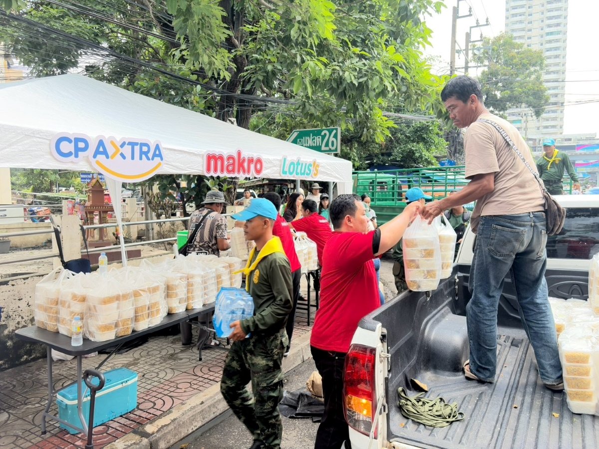 ซีพี แอ็กซ์ตร้า สนับสนุนทีม Big Cleaning ของ กทม. ฟื้นฟูพื้นที่หลังน้ำลด
