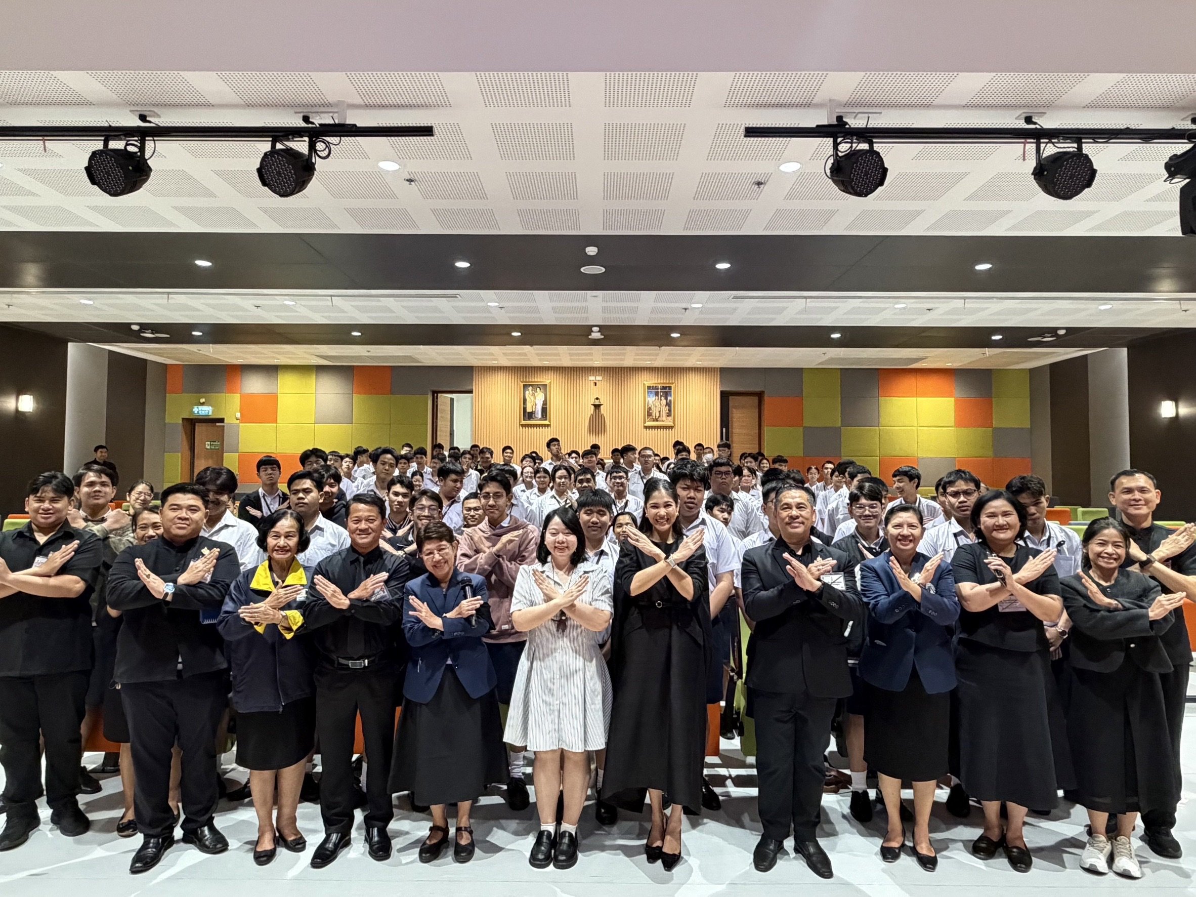 “เลขาฯรมต.สันติ” เดินสาย “จิตรลดา” รณรงค์สร้างโรงเรียนสีขาวปลอดบุหรี่ไฟฟ้า