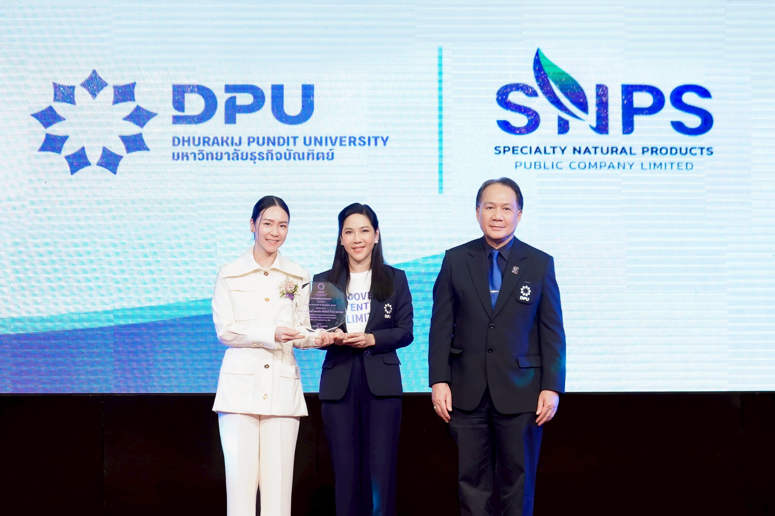 SNPS รับโล่รางวัลจากเวที DPU Human Potential Development Award ตอกย้ำองค์กรต้นแบบ พัฒนาศักยภาพการศึกษาไทย