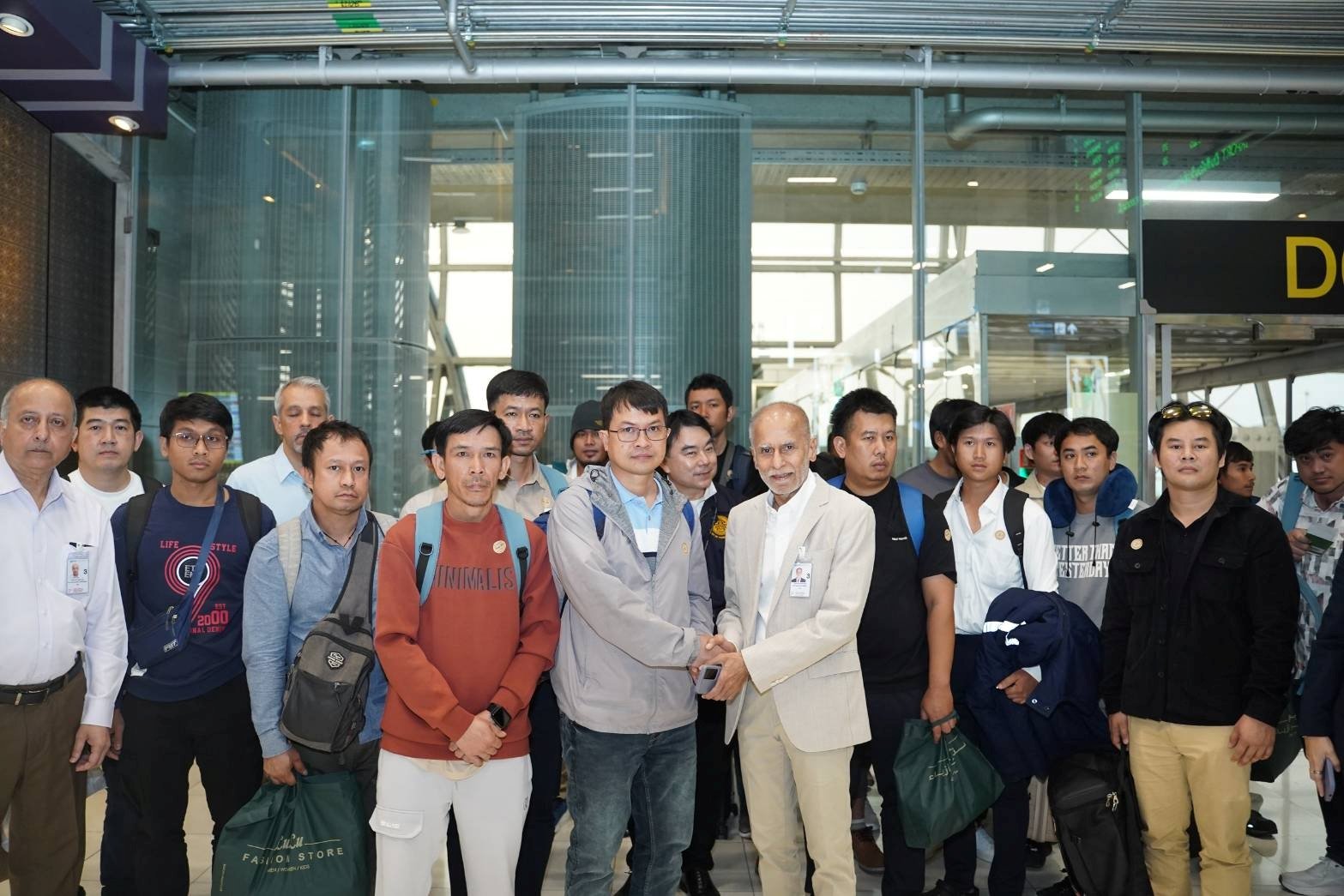 ต้อนรับลูกเรือชาวไทยทั้ง 20 ราย_01 (1).jpg