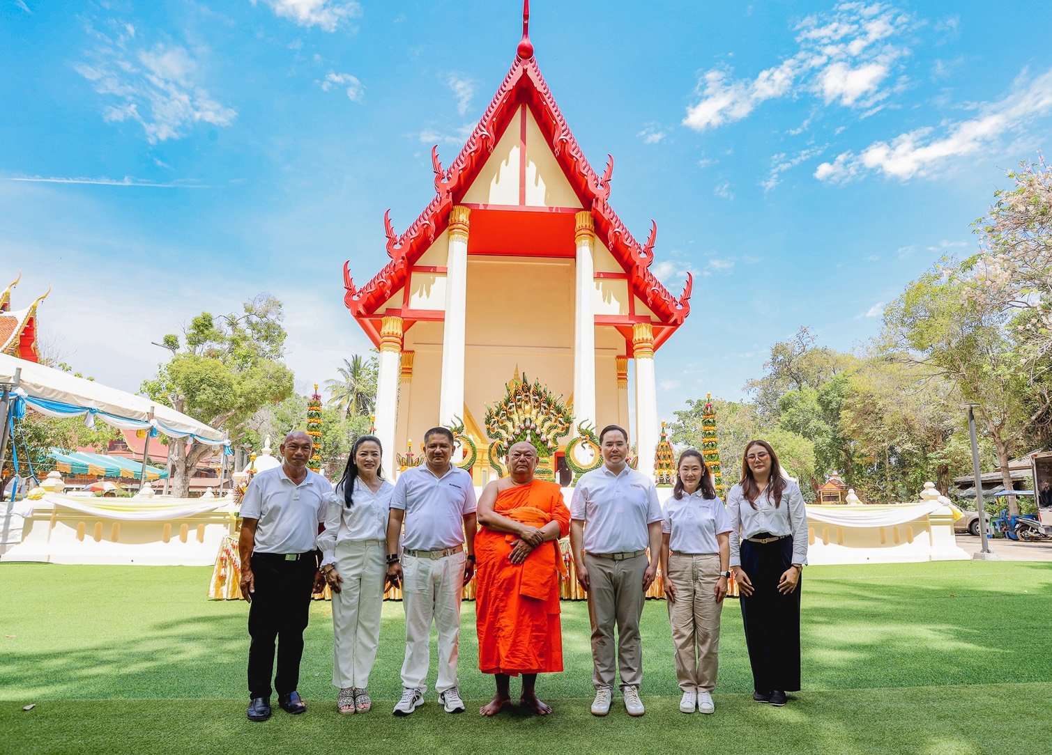 CKP ร่วมกลุ่ม ช.การช่าง ยกฉัตรเหนือพระประธานอุโบสถเก่าแก่กว่า 200 ปี วัดนาห้วย