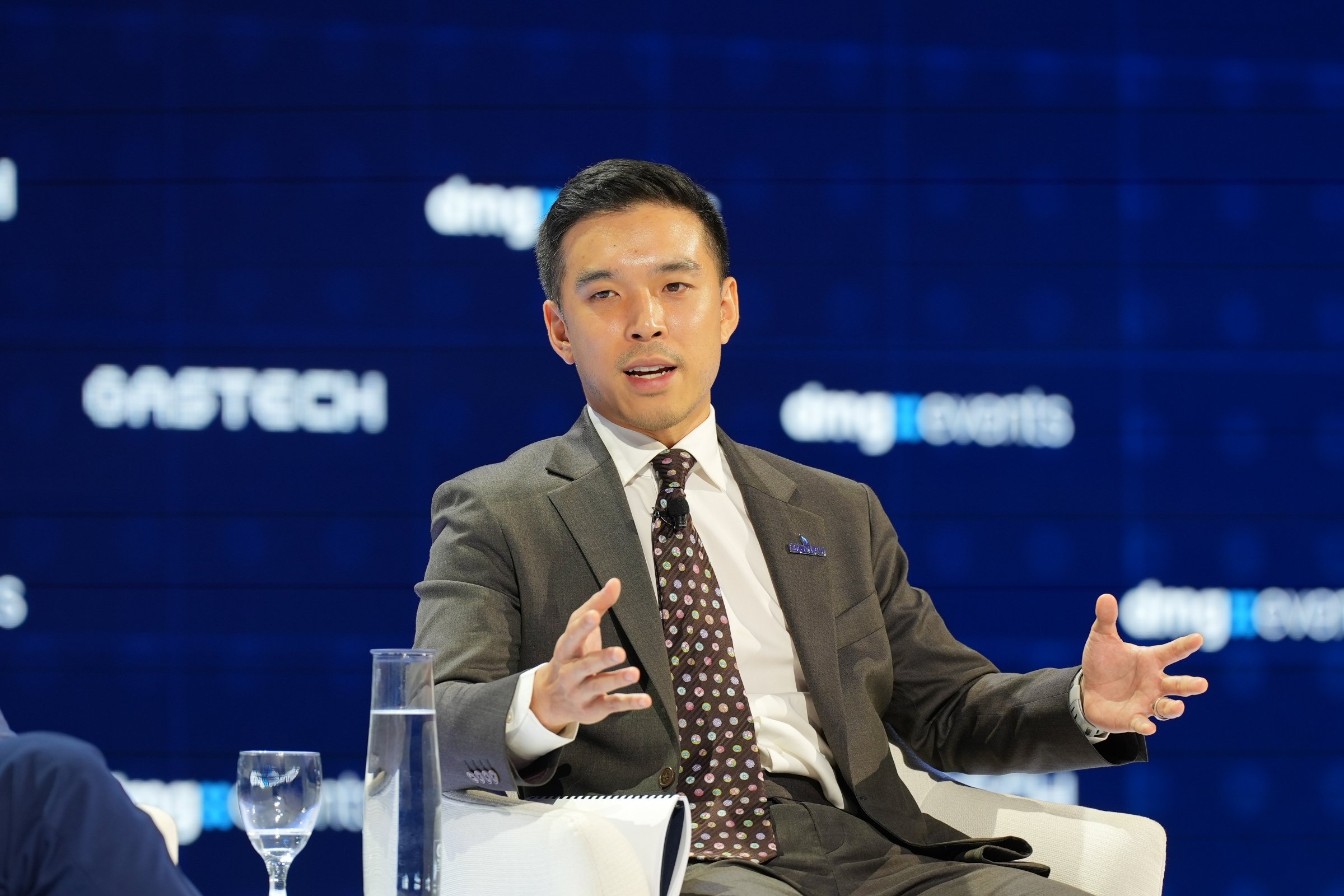 คุณสินนท์ ว่องกุศลกิจ บนเวที AI, Electrification and the Grid Imperative (2).jpg