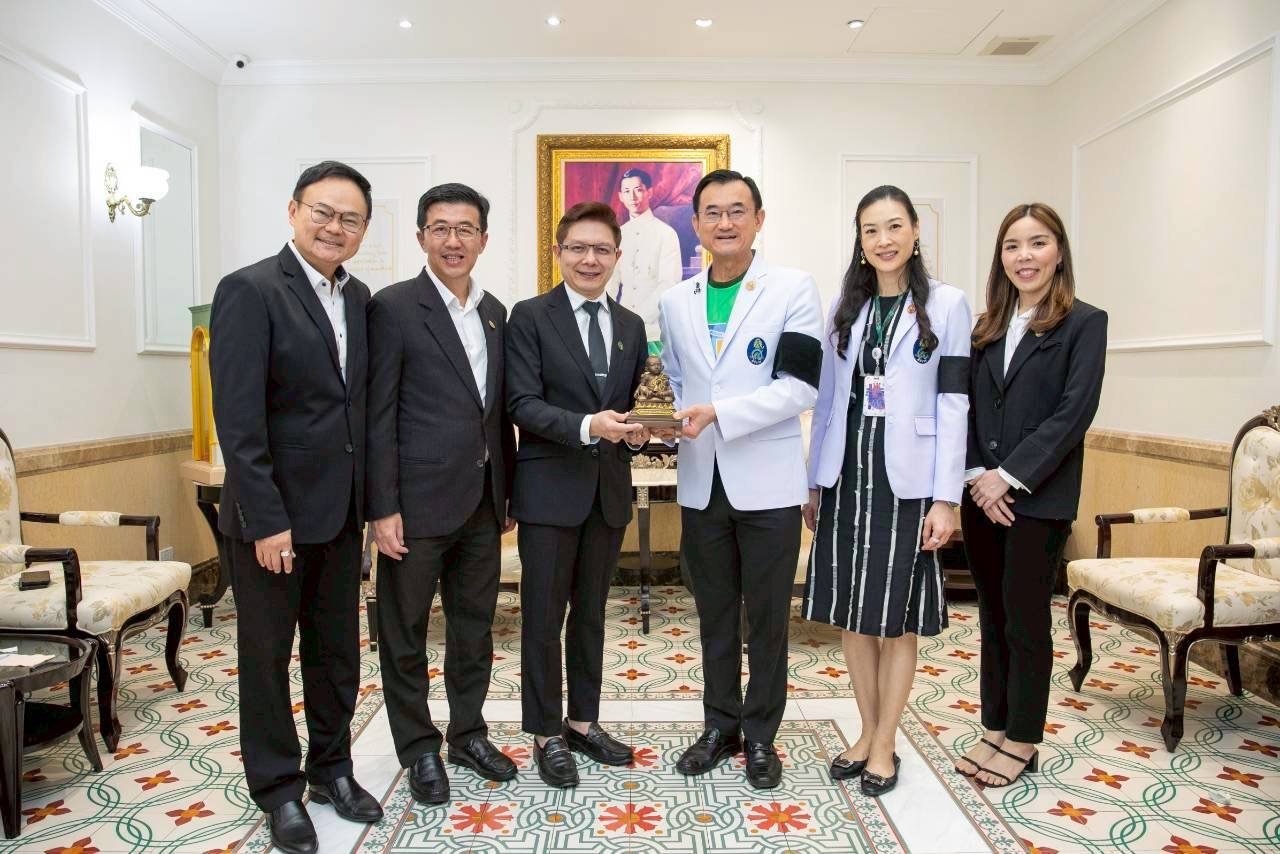 GFC มอบเงินบริจาคให้กับโรงพยาบาลศิริราช